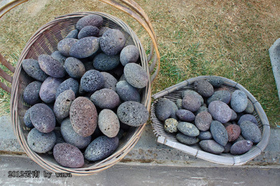 ����Ի�ɽʯ����Ȥ�������ڸ�����һЩС������һЩ��ĥ���Ļ�ɽʯ����˵��������ȥƤ������Ƥ